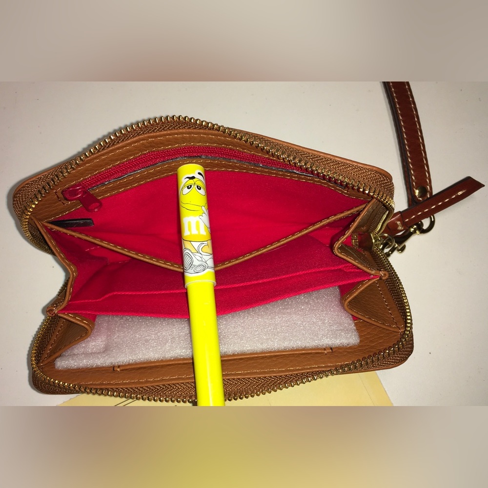 NEW! DOONEY & BOURKE Caramel zip Around Phone Wristlet - Picture 8 of 11